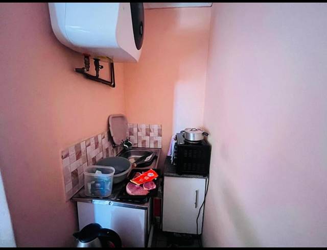 8 BEDROOM HOUSE FOR SALE IN CLAYVILLE